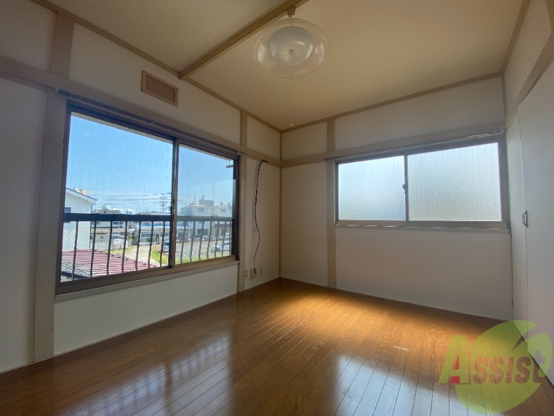 居室・リビング　陽当たり良好で、広々としたリビングです。