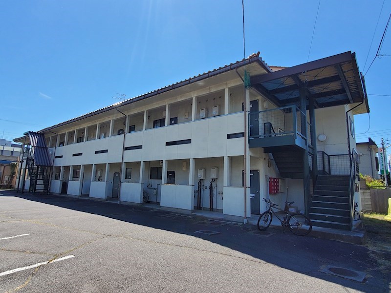 上田市天神のアパートの建物外観