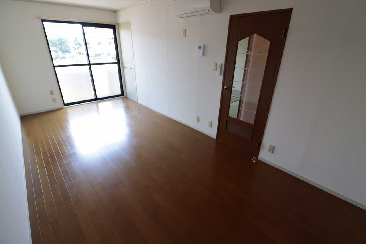 居室・リビング　※同物件、別部屋になります。
