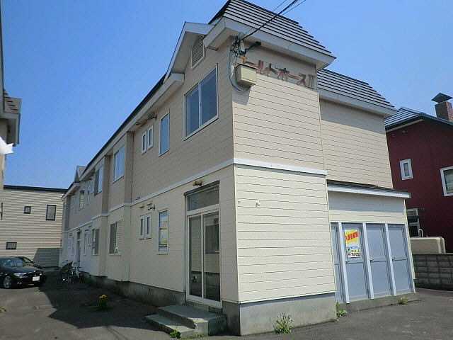 札幌市東区北四十三条東のアパートの建物外観