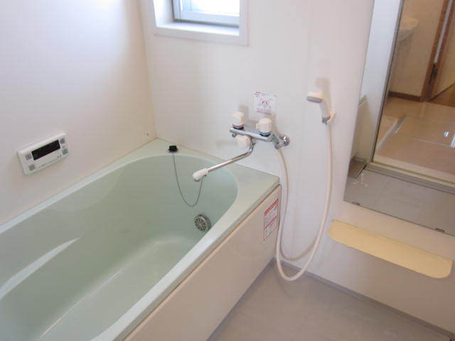 バス・シャワールーム　追焚給湯付きバス