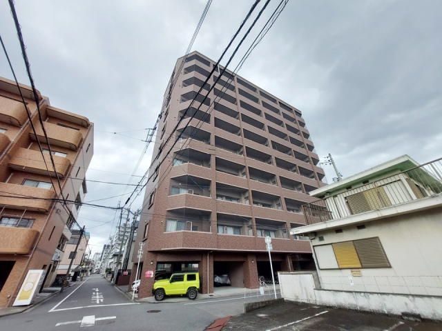 松山市本町のマンションの建物外観