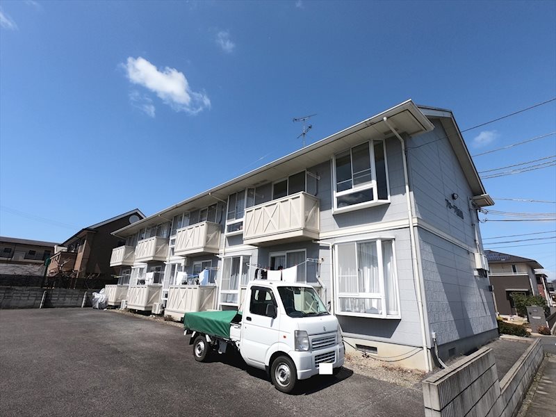 近江八幡市鷹飼町北のアパートの建物外観