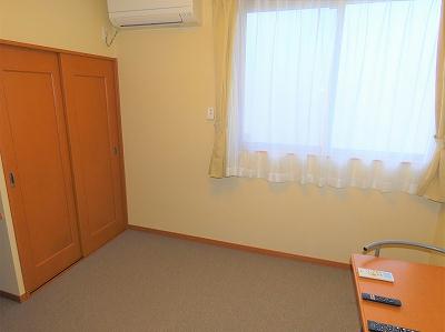 居室・リビング　家具家電が備え付けのお部屋です