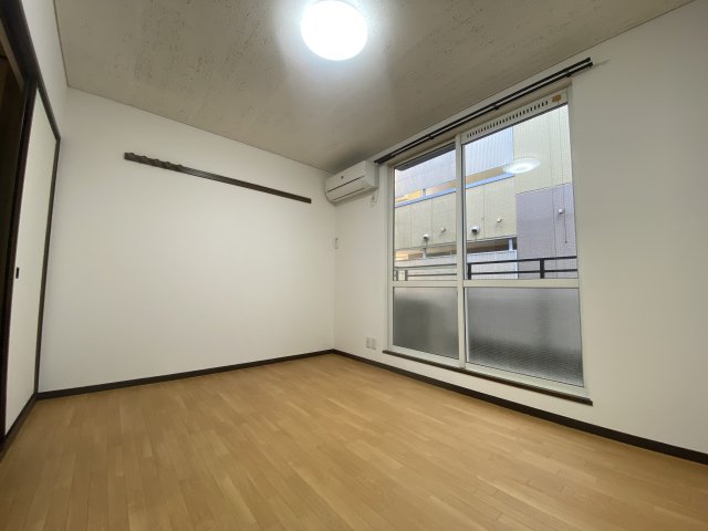 居室・リビング　ゆったり過ごせる居間です