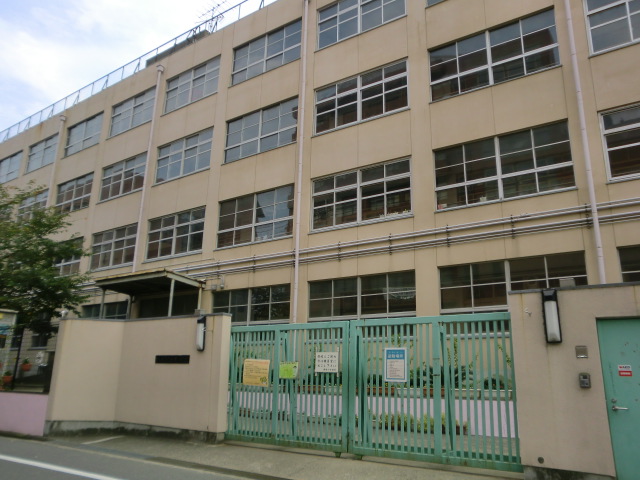 【シダーコートの小学校】