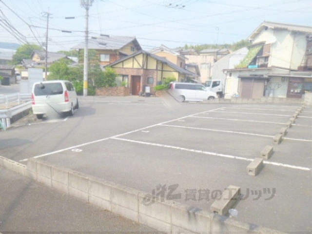 【京都市山科区小山谷田町のアパートの駐車場】