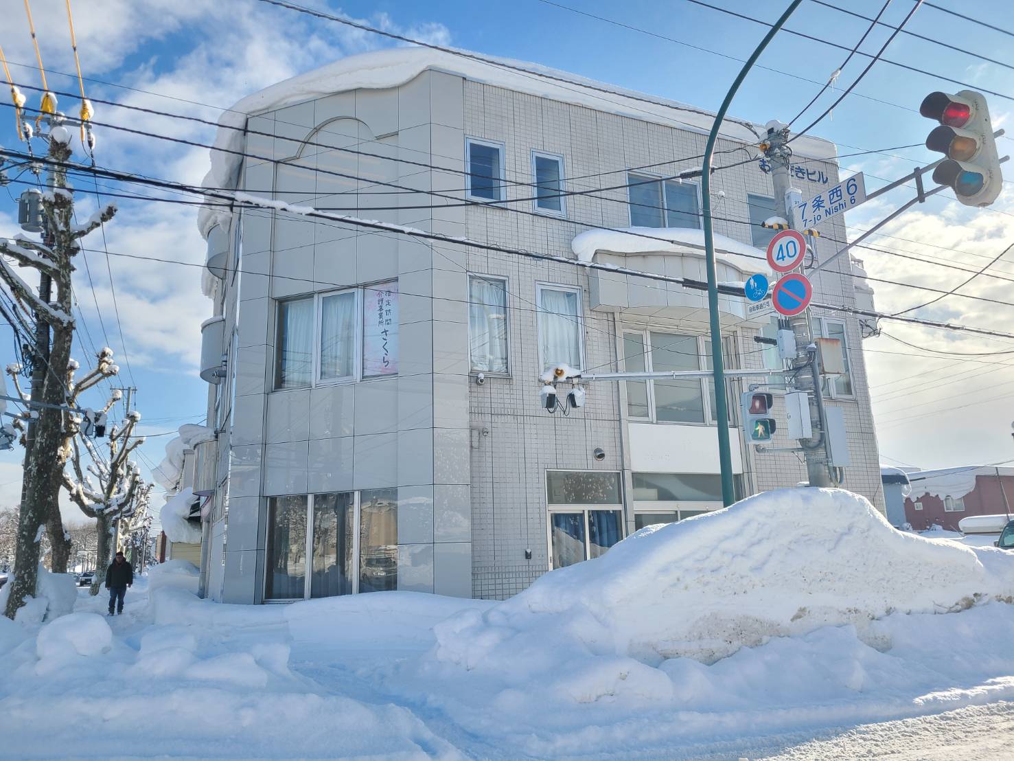 岩見沢市七条西のマンションの建物外観