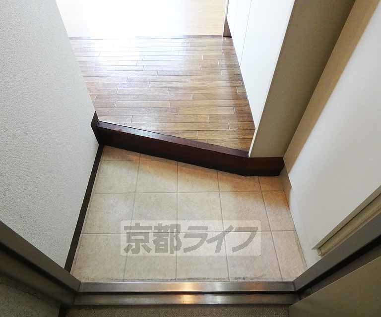 【京都市伏見区京町３丁目のマンションの玄関】