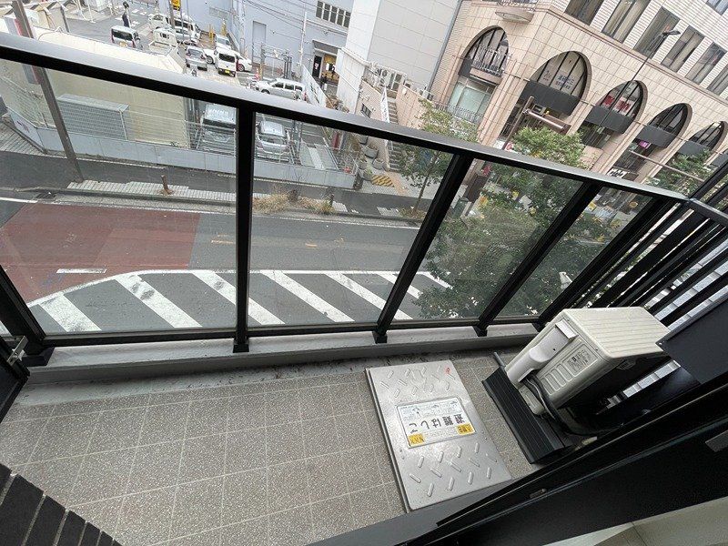 【川崎市川崎区駅前本町のマンションのバルコニー】