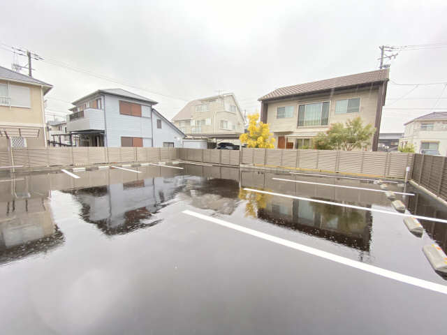 【グランカーサ東浦の駐車場】