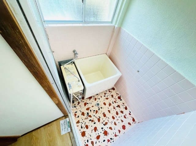 バス・シャワールーム　明るい浴室