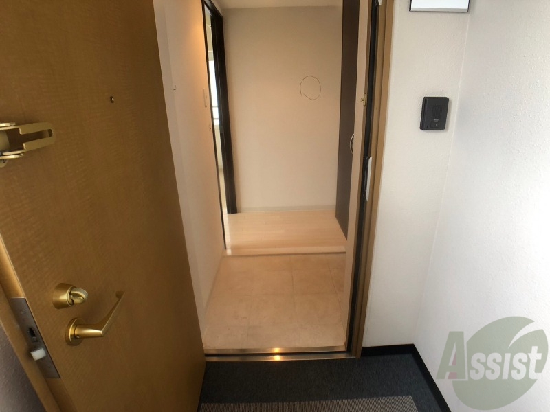 玄関　玄関の様子です。明るい印象ですね。気分もあがりそう。