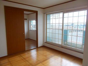 ＪＲ山陽本線 網干駅 バス乗車時間：8分 最寄りバス停で下車 徒歩2分 2階建 築26年の居間写真