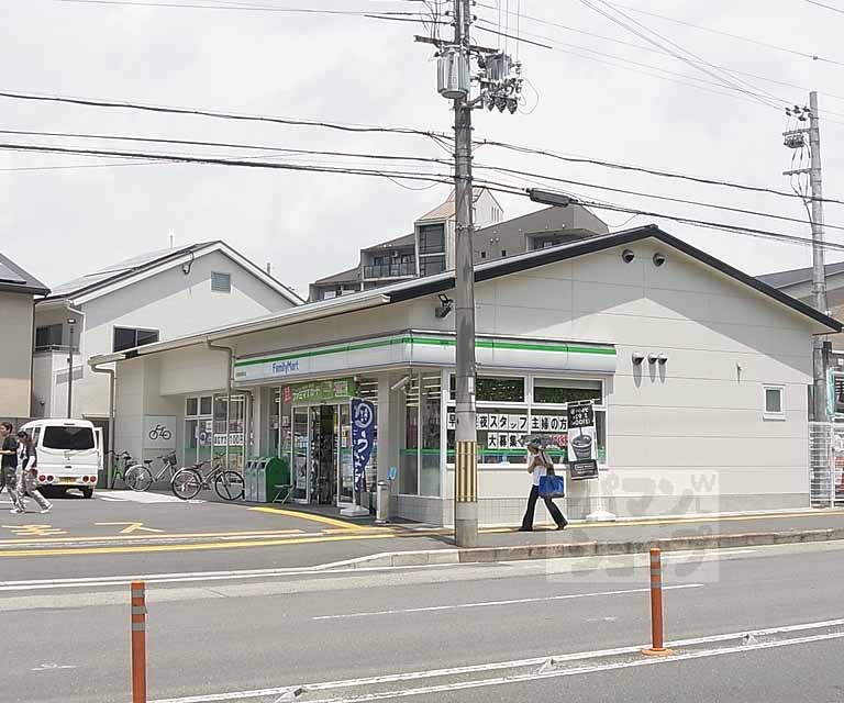 コンビニ　ファミリーマート大枝東長町店（コンビニ）まで300m