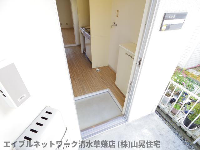 玄関　収納もある玄関です