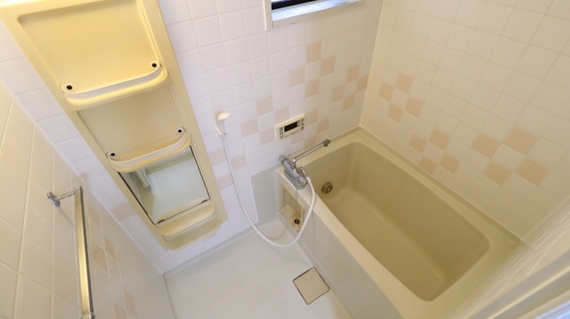 バス・シャワールーム　★追い焚き機能付きバス★