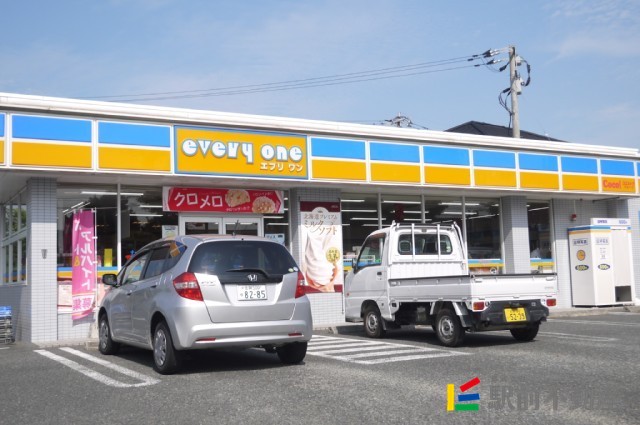 コンビニ　エブリワン宿町店（コンビニ）まで200m