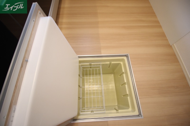 収納　キッチン床下収納
