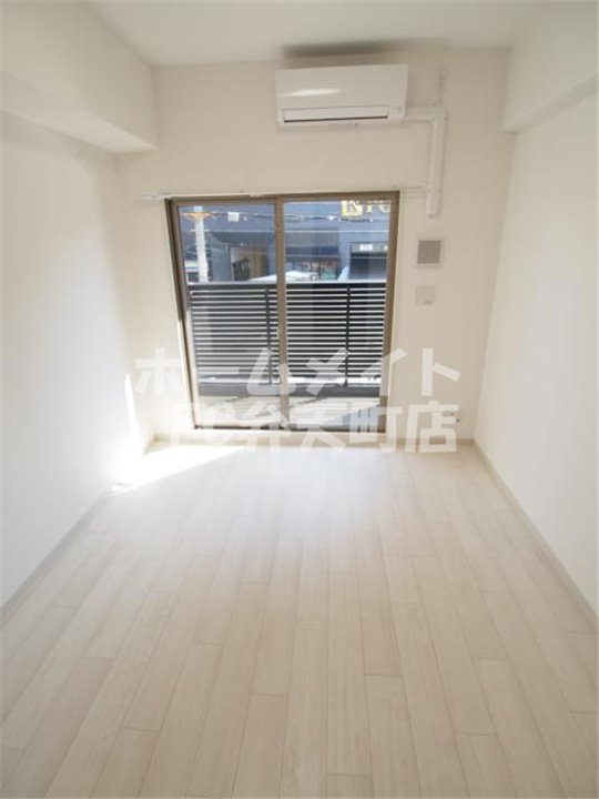 居室・リビング　こちらのリビングで趣味の時間をお楽しみください