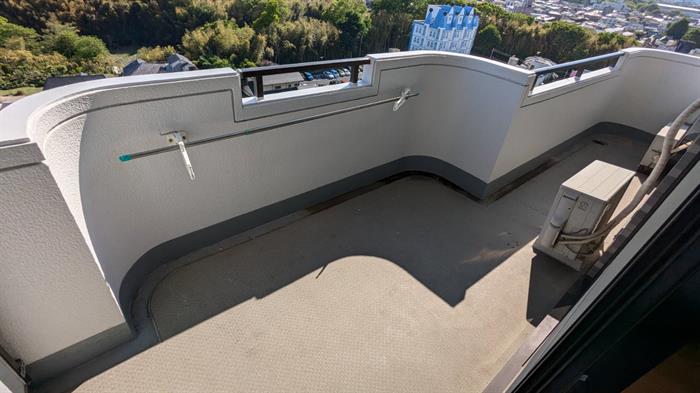 バルコニー　広々バスコニー！日当たりも良いですね！