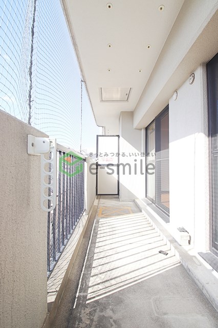 バルコニー　暖かな日差しのふりそそぐバルコニー