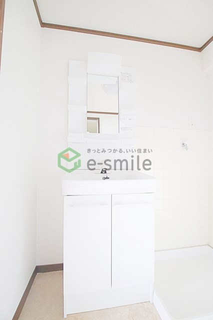 洗面設備　独立洗面台、朝の身支度には欠かせません