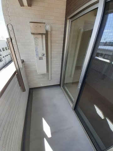 バルコニー　外からの目が気にならないバルコニーで洗濯物が干せます