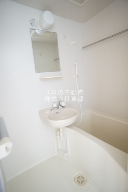 バス・シャワールーム　雨の日のお洗濯だけでなく、カビ予防にも大活躍の浴室乾燥機付♪