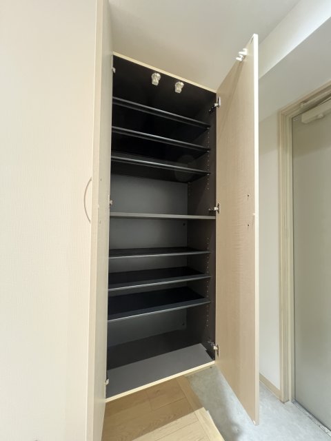 玄関　同物件別号室の写真です。