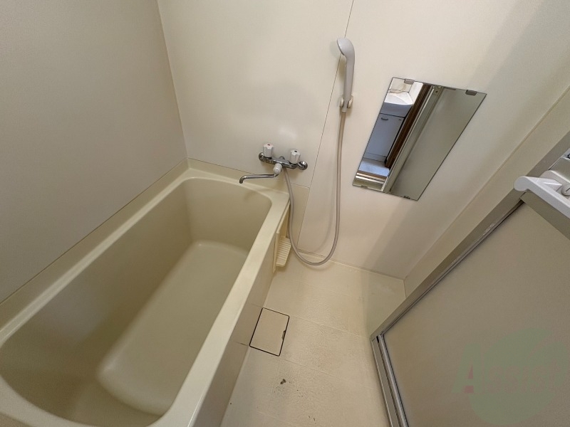 バス・シャワールーム　お風呂になります。一日の疲れを癒してくださいね。