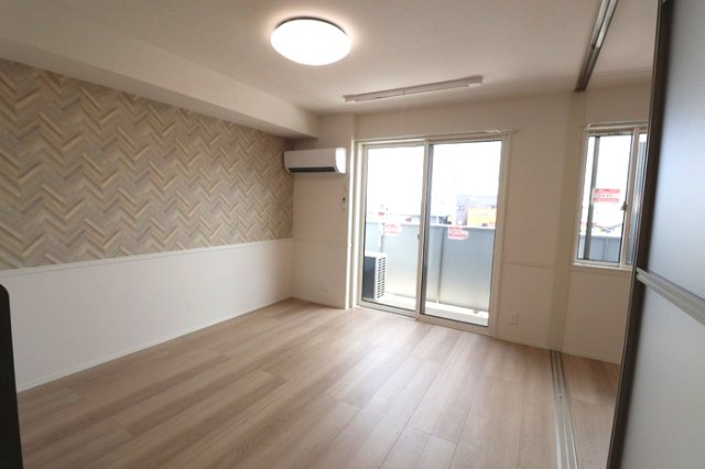 居室・リビング　※同タイプの部屋写真です