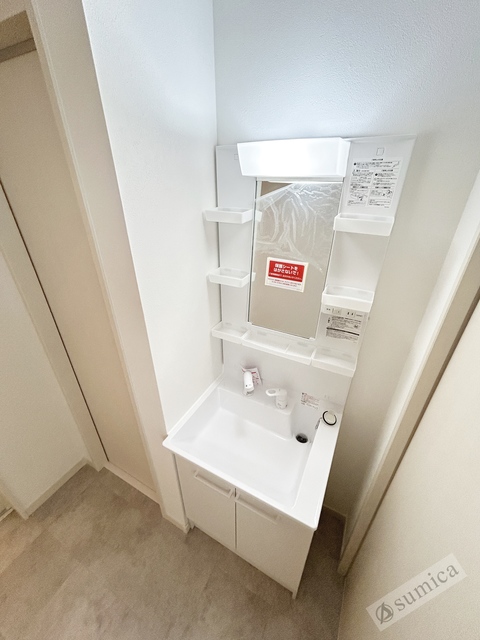 洗面設備　洗面台独立、洗髪洗面化粧台で朝の身支度もはかどります。