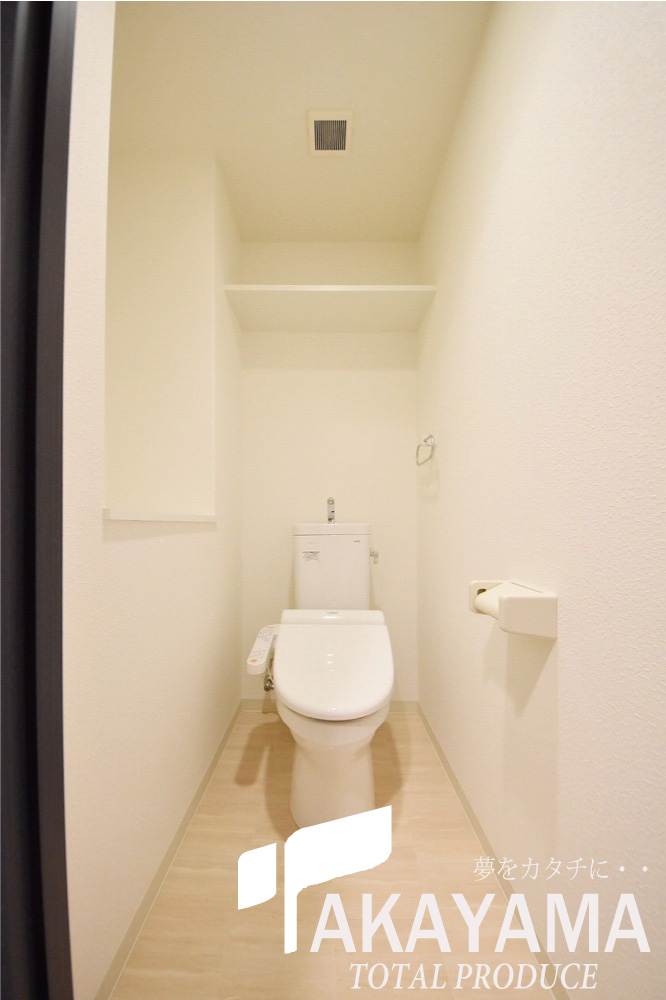 バス・シャワールーム　トイレ、棚付きで収納として使えます★