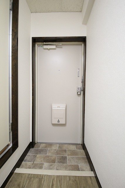 玄関　同物件、別号室のものです。