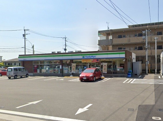 コンビニ　ファミリーマート宮崎権現通り店（コンビニ）まで201m