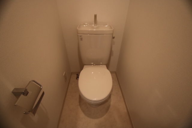 トイレ　※別室の参考写真の為、現況優先です。