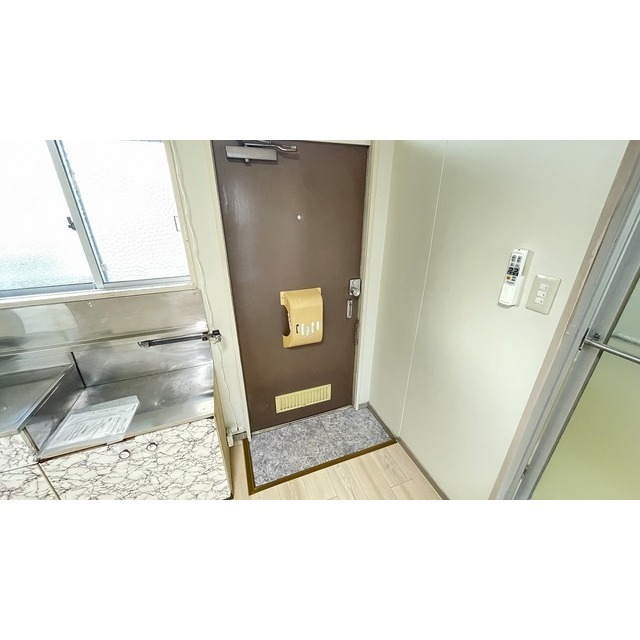 玄関　玄関（同仕様タイプ・現況優先）