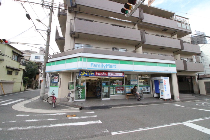 コンビニ　ファミリーマート長居西店（コンビニ）まで290m