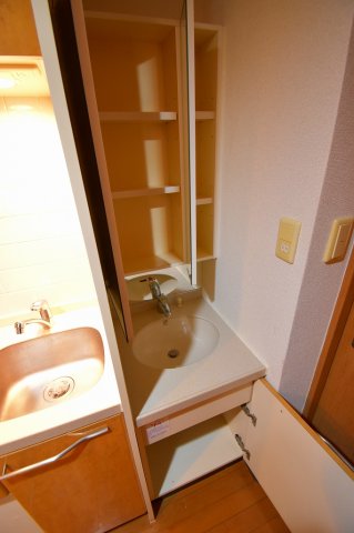 洗面設備　独立洗面台です