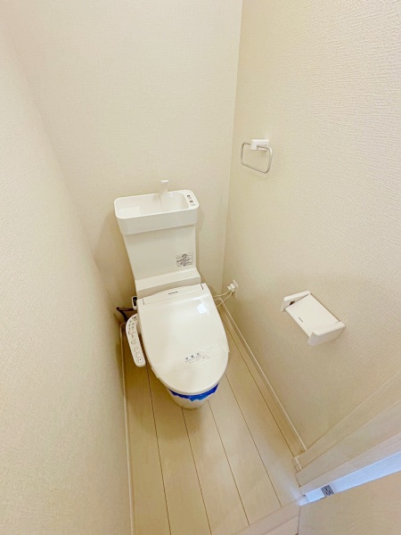 トイレ　嬉しい温水洗浄便座付