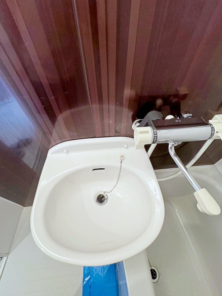 洗面設備　身支度にも便利な洗面台