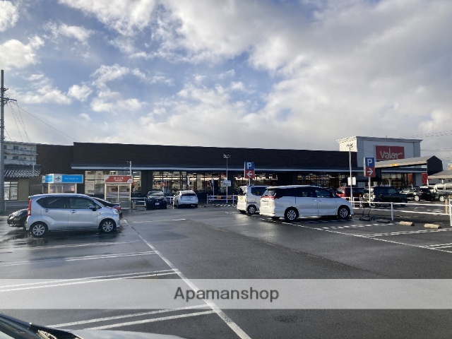 スーパー　バロー穂積店（スーパー）まで877m