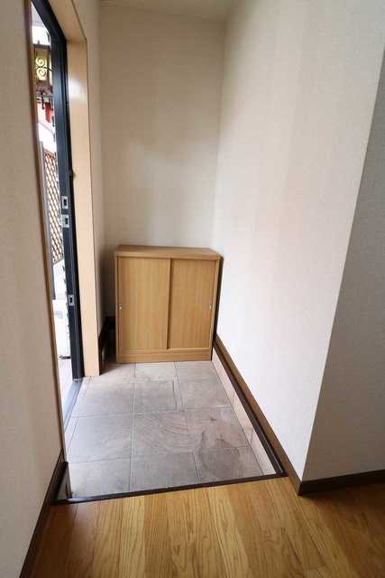 玄関　※同タイプのお部屋の画像です