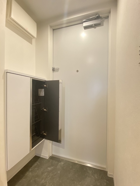 玄関　下駄箱がついているので、片付いた玄関をキープできます！