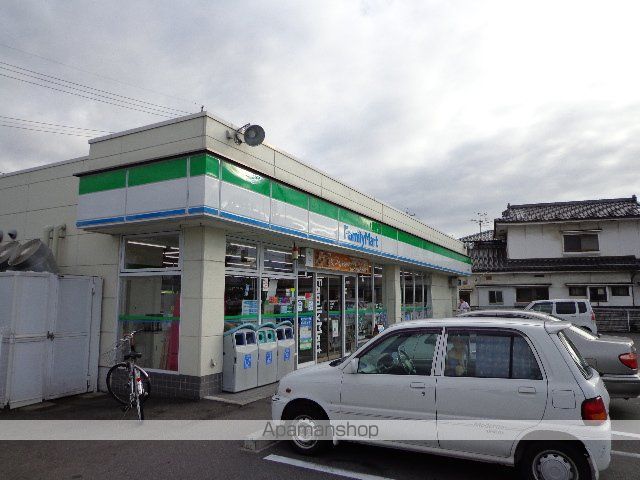 コンビニ　ファミリーマート（コンビニ）まで322m