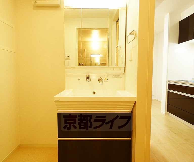 洗面設備　きれいな独立洗面台