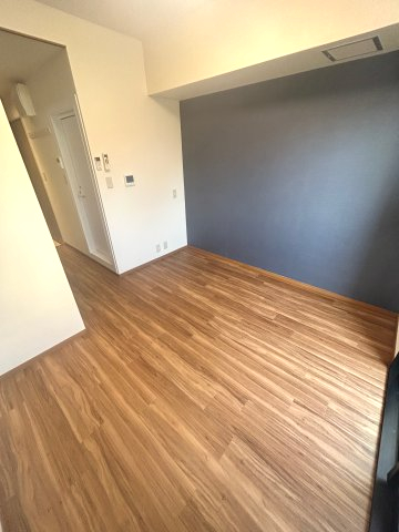 居室・リビング　◇号室によってアクセントクロスの色が違います◇