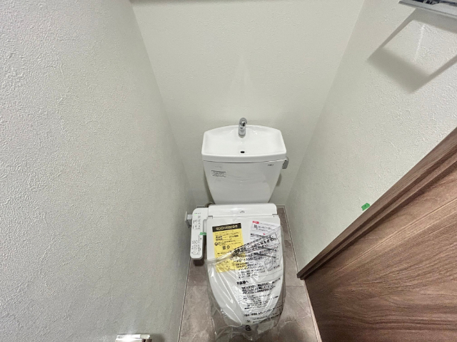 トイレ　温水洗浄便座付きです