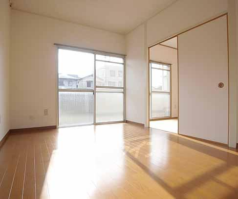 居室・リビング　キレイに改装されてます！